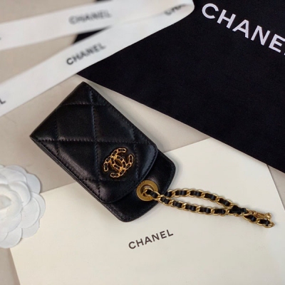 Chanel香奈兒 現貨 20最精緻的行李牌 讓行李箱又好看又有識別度的小心機 秒殺市場各種亂七八糟的的行李牌 小羊皮搭配金色五金 尺寸：12×7×2cm