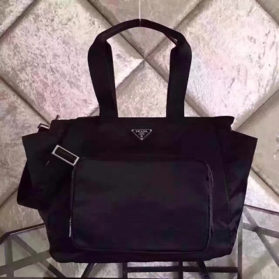 Prada  BR4102 【黑色】降落傘布媽咪包，帶墊子和奶瓶 套！大容量！夠時尚！辣媽們和奶爸們必備！尺寸底長34x高26x底寬16cm