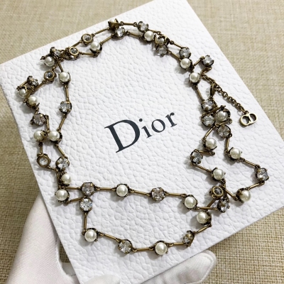 Dior 秋冬項鍊Jadior “Le Tresor de la Tribales”前衛新潮 視覺上已經展示出材料的美好質感