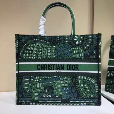 Dior迪奧 Book Tote Dior Animals 綠色刺繡帆布托特包、尺寸41.5x35x18cm