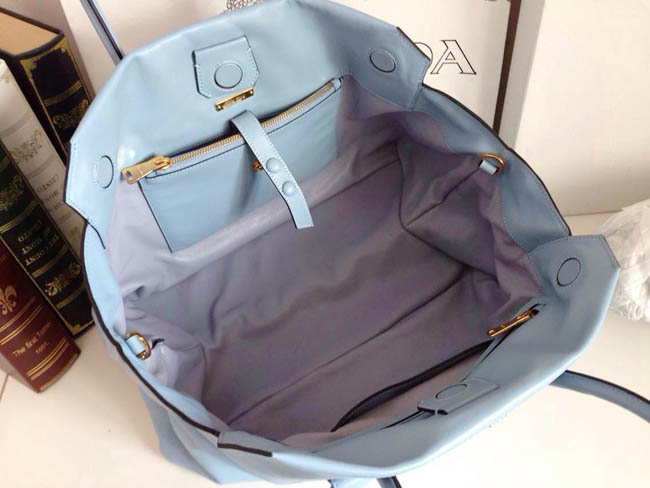 Miumiu繆繆頂級高端真品 專櫃最新款 MIU胎牛皮手提袋 RT1077淺藍