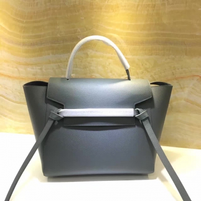 Celine Belt Bag 鯰魚包 紐約曼哈頓已經到處可見最新的Belt bag蓋面此款手袋有點Trapeze的感覺，上身效果特別好深受眾多明星厚愛，時尚又百搭尺寸：27cm belt