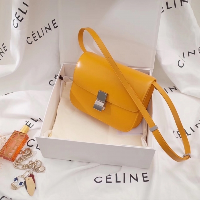 原單 手抓紋 Céline Classic Box的鎖扣設計秉承了CéLINE一貫的簡約大氣復古風範 包身也沒有搶眼的裝飾點綴 但是就憑這股難得的極簡魅力 讓大眾女性愛不釋手 尺寸：24釐米 款號：164173