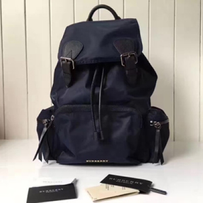 Burberry專櫃 The Rucksack 男士軍旅背包。大號40154791。採用柔韌的防水尼龍布料拼接牛皮搭配。既輕便又實用。