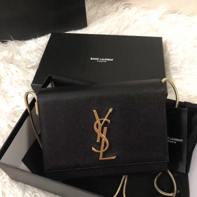 YSL Yves Saint laurent聖羅蘭 KATE box bag 盒子包 魚子醬搭配內裡平面皮 兩種皮完美貼合平整 呈現正方形狀.很是別致新穎！尺寸 18x14x5.5cm 貨號 593122