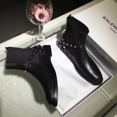 BALENCIAGA16早秋系列新款 牛津鞋風潮越刮越猛的趨向，並幾乎已成為打造英倫風造型的必備單品之一，全手工定制鉚釘，科技鐳射打孔造型 面料：牛漆皮 內裡羊皮 碼數35-39