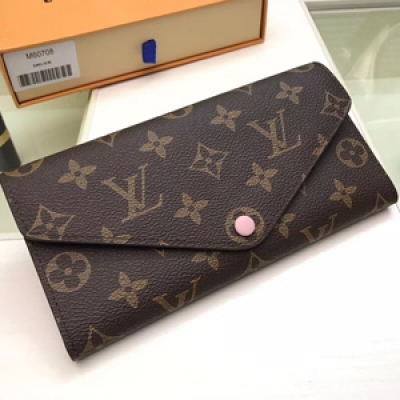 【LV頂級原單】Louis Vuitton M60708玫紅 Josephine 錢夾以路易威登的首款錢夾為設計靈感，採用柔軟的 Monogram 帆布製成，並襯以顏色鮮豔的內襯，令品牌經典設計流露別樣俏麗時尚之美。 長