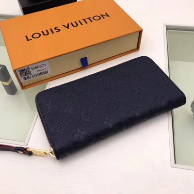 【LV頂級原單】Louis Vuitton M60571寶藍紅邊 經典錢夾全新升級！新增四個信用卡槽與一款彩色內襯，路易威登以Monogram Empreinte皮革裁制而成，功能更加多樣的Zippy錢夾。尺寸:19*1