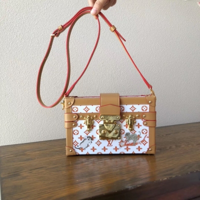 LV路易威登 PETITE MALLE手袋 Louis Vuitton 2019早春系列～柔軟Monogram面料+活潑可愛的貓犬圖案 配有可拆卸肩帶與經典S形搭扣 上身超百搭～型號：44437材質：頂級（海外原單）尺寸