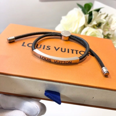 LV LOUIS VUITTON 路易威登 展現品牌經典 別致而充滿張力！貌美 百搭 大愛！等同正品，黃銅材質+18K厚金電鍍