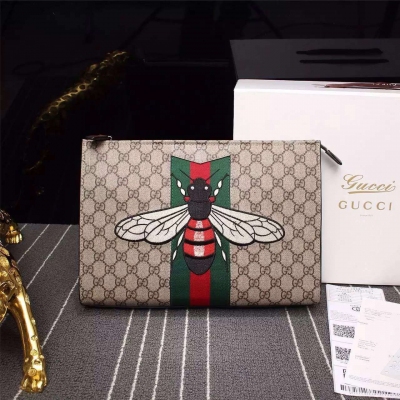 【產品名稱】Gucci 古奇 【產品材質】正品材料配皮，專櫃絨裡 【產品詳情】蜜蜂刺繡粽色 【產品規格】31.5x24x6（專櫃同步） 【產品型號】421666