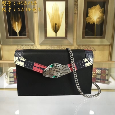 【GUCCI-古馳】 十年打造專業GUCCI 市場頂級獨家控貨，專櫃品質 採用進口牛皮，原廠五金！精緻做工。 獨家實物拍照 品質如圖可見 。款號：453753。尺寸：23*14*4.5