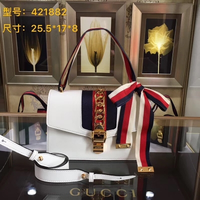 【Gucci 古馳】Gucci新款。市場頂級獨家控貨，專櫃品質 採用進口牛皮，原廠五金！精緻做工。 獨家實物拍照 品質如圖可見 。型號: 421882尺寸：寬25.5*高17*側寬8