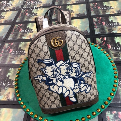 Gucci古馳新款。市場頂級獨家控貨，專櫃品質 採用進口牛皮，原廠五金！精緻做工。 獨家實物拍照 品質如圖可見 。款號: 552884。尺寸：寬22*高29*側寬12