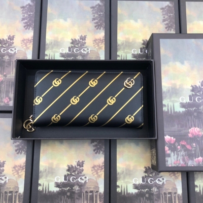 Gucci古馳 原單品質 黑色皮革全拉鍊錢包，飾以雙G條紋印花，金屬質感金色光彩奪目，採用進口頭層牛皮製作，做工精細。 型號：548073，尺寸:19*10.5*2.5，顏色：黑皮。