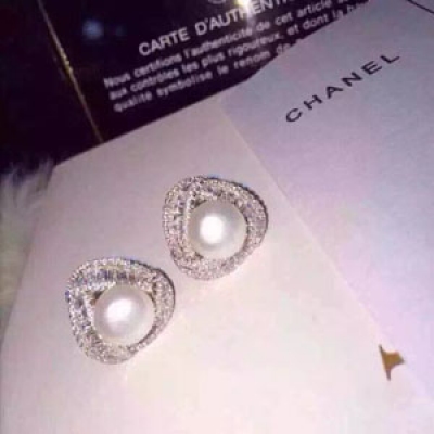 CHANEL 天然珍珠系列 ，德國進口純銀材質  天然珍珠做主配件925銀鑲嵌水晶 PT950鉑金層 完美完美！