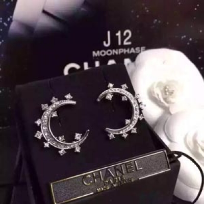 獨家Chanel最新系列月亮項鍊耳釘 專櫃爆款正品品質，全部採用義大利進口原廠五金材料，每一個細節媲美專櫃正品，業內僅此一家全世界專櫃自購正品打版，這樣才能把首飾打造得這麼用心完美。隨意出入海關與專櫃