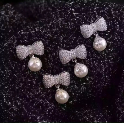 實拍【專櫃款】Chanel香奈兒閃亮鋯石蝴蝶結掉珍珠雙C耳環 一比一做工！原版色電鍍，很百搭很精緻的款式！