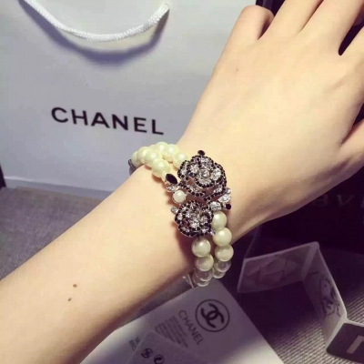 Chanel走秀款風格，一般手寸都可以佩戴，可以適當調節 大氣唯美於一身，正是戴手鏈的好時間！