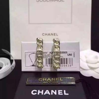 Chanel..專櫃爆款.金屬鏈條耳環完美品質. 爆款爆款！