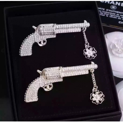 【專櫃款】奢侈品魔頭Chanel香奈兒2015年新款左輪手槍與玫瑰款胸針胸花 兩色選擇