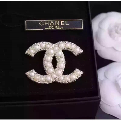 實拍【專櫃款】奢華Chanel香奈兒CC胸針 復古大小米珠雙C胸針 原版金色電鍍 一比一精緻做工！！！
