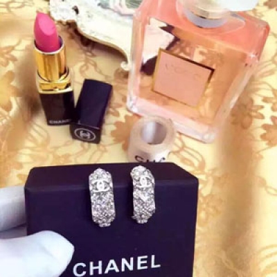 Chanel 香奈兒 專櫃 復古 奢華滿鑽耳釘  完美品質!
