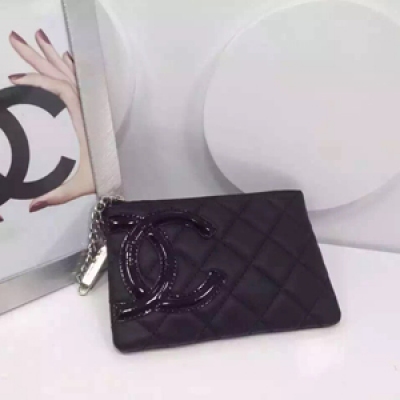 Chanel原版皮零錢包內配鑰匙環，三個卡位。再小的包包也不怕裝不進去。15*9.5cm