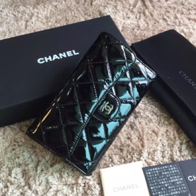 Chanel 漆皮黑色錢夾出貨啦皮質柔軟，走線超美噢，細節決定品質愛不釋手的節奏哈尺寸18*10