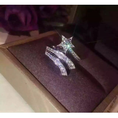 Chanel戒指流星劃過指間 閃耀而美麗925純銀鍍厚金， 鑲嵌高碳鑽，質感非常棒