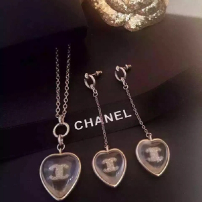 Chanel專櫃最新款愛心耳環 項鍊 和專櫃一模一樣 雙C米珠做在了樹脂裡面