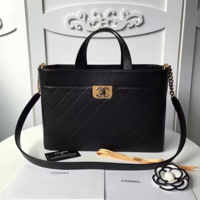 香奈兒Chanel最新購物包包黑色丶進口頂級球紋皮 配古銅五金，包包實用又奢華尺寸29*34*15