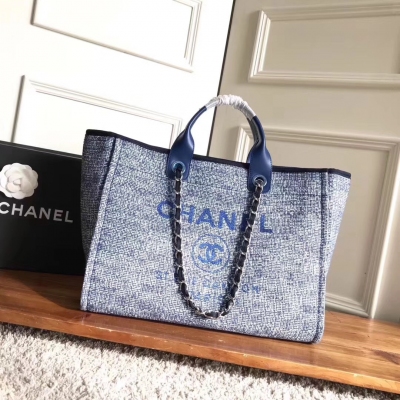 Chanel香奈兒 18早春 希臘系列 最新淺藍搭配電光藍色手柄大號帆布沙灘包、手提購物袋 全新的絲線刺繡logo 尺寸39*20*30cm