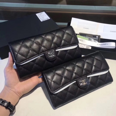 Chanel香奈兒菱格兩折口蓋錢包，專櫃最新品 原單品質 可以裝大量現金 大容量 即實用又美麗 簡單的經典cc菱格拼湊出一個錢包哈 7p輕鬆容納 12卡位 size:19cm