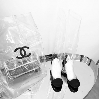 Chanel香奈兒透明購物袋 pvc膠袋 十分筆挺有質感 雙面磨砂做手腕和底部 所有工藝材質 與原版一致 尺寸50*35*23cm