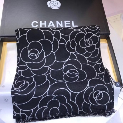 Chanel香奈兒 2018年專櫃同步圍巾、羊絨（雙面）款，金典雙C和山茶花的組合