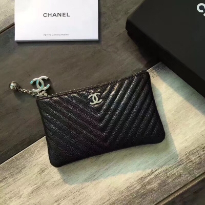 Chanel香奈兒 零錢包 卡片包 超級無敵限量版 估計這款毒物沒有哪位女的能逃出它的蠱惑 進口車字母 開發成本極具高富美 先不多說 型號：31504。尺寸：15*9。顏色：黑色。
