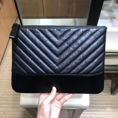 Chanel香奈兒 新品手包 86030 搖滾風 經典格紋羊皮 皮料輕巧舒適 搭配以往不同的鏈條 新潮設計，纖維襯裡 size：28cm