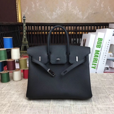 愛馬仕Hermes 經典款～【現貨】 BirKin25cm 原廠頂級進口小牛皮 全手工蜜蠟線縫製 老工匠手藝 細節完美無瑕疵 【黑色】金銀扣