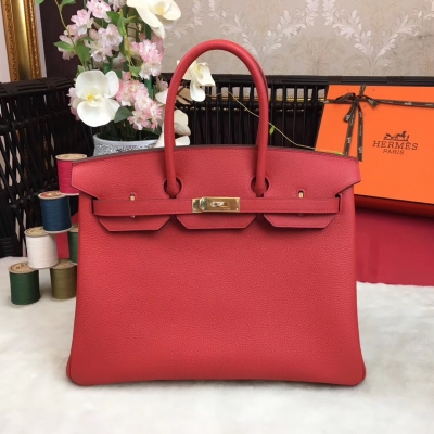 愛馬仕Hermes包包 經典款～【現貨】 BirKin35cm 原廠頂級進口小牛皮 全手工蜜蠟線縫製 老工匠手藝 細節完美無瑕疵 【國旗紅】金銀扣