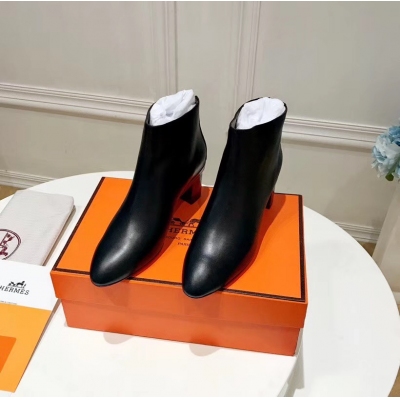 Hermes愛馬仕 2018年新款愛馬仕拼色短靴 簡單的設計風格，無論牛仔褲短裙都是非常百搭的 鞋面進口牛皮/羊京 內裡羊皮/真皮大底鞋 碼數: 35-40