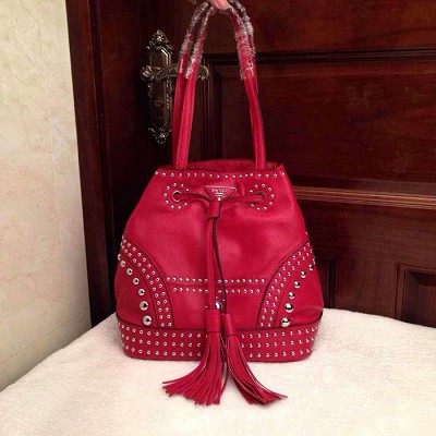 新款Prada普拉達 柳丁時尚款潮范水桶型流蘇單肩女士包包 BR5061紅色