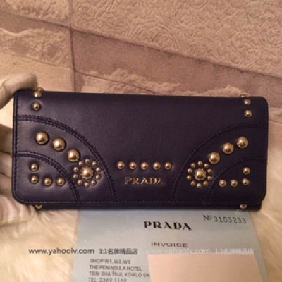 Prada普拉達新款 鉚釘手拿皮夾  原單時尚女士手包 M0506深藍/黑色