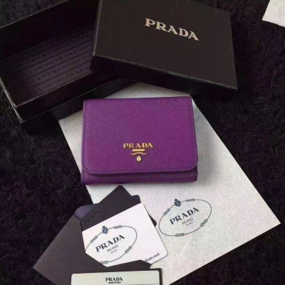 Prada 經典款0176深粉 玫瑰紅 淺粉 紫色 三折錢夾 多功能 卡位 錢夾格 設計簡約大氣 時尚流行 吸引人們的眼球尺寸10X9cm
