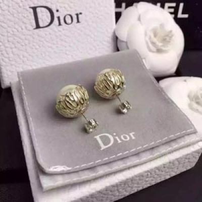 迪奧Dior專櫃款珍珠耳環，美麗的沒朋友喔！
