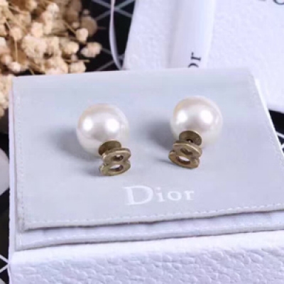 實拍 高端制定 奢華大牌DIOR迪奧2017年新款復古8字珍珠前後佩戴式耳環 很精緻很百搭的款式！！！也是迪奧的必備入門款！！！