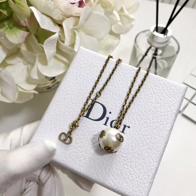 Dior 迪奧 項鍊2017專櫃新品 潮人們專櫃每一季新品都要入！施華洛水晶珍珠 正品黃銅材質！