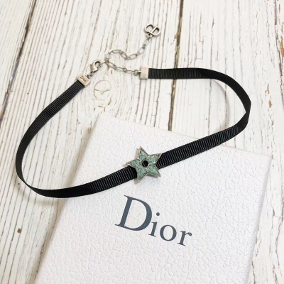 18早春最新款 Dior迪奧項鍊升級版本設計簡單大方 不論端莊典雅 或自然隨性 都更添高一層次的質感