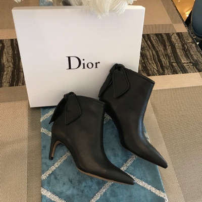 Dior迪奧新款時尚尖頭短靴 原版頂級品質 鞋面 原版混種羊皮/羊猄皮 內裡 原版舒適混種綿羊皮內裡 大底 義大利進口真皮大底 跟高9cm，碼數:35-39 (34.40可訂做）配全套包裝