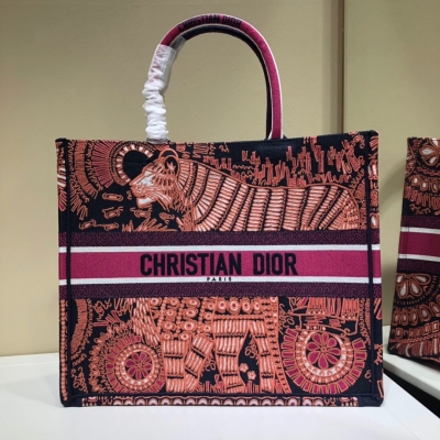 Dior迪奧 Book Tote Dior Animals 桃紅色刺繡帆布托特包、尺寸41.5x35x18cm